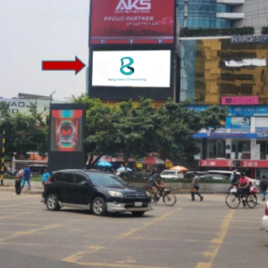 Gulshan Circle-2 Lower LED Billboard – Strategic North Side Placement for Maximum Brand Exposure Lower LED screen at Gulshan Circle-2 North Side, Dhaka – ideal for digital billboard advertising in a high-traffic, upscale business area.